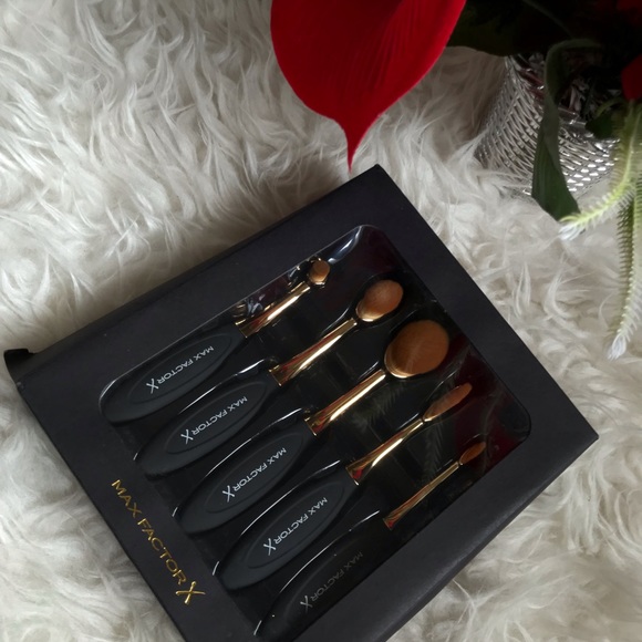 New Max Factor Makeup Brush set on amazing offer!✨ - Picture 12 of 15